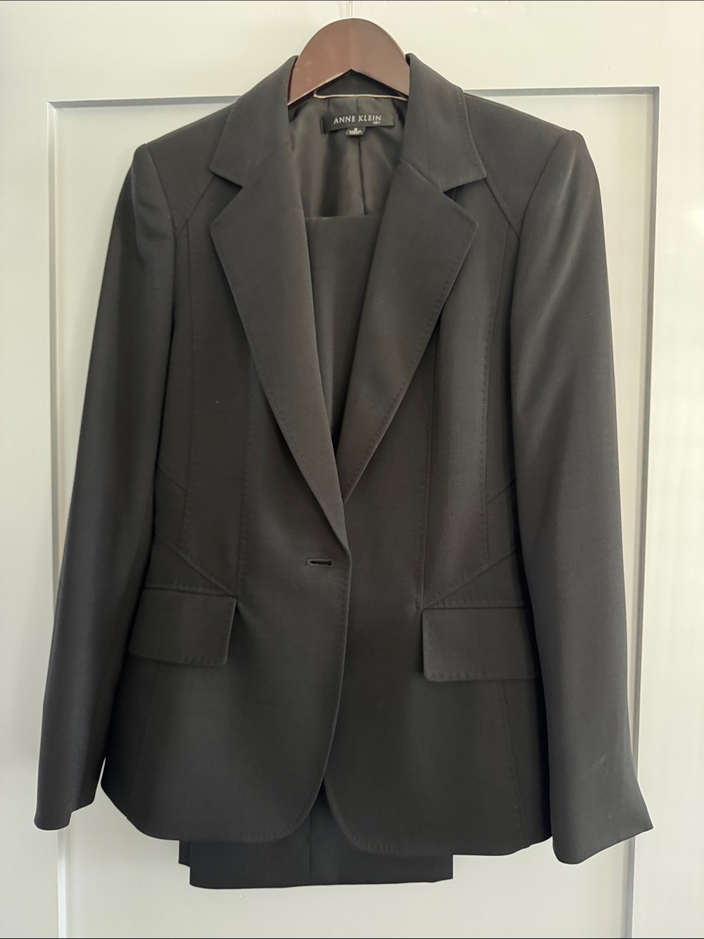 Anne Klein Black Classic Women’s Suit with Coat and Pants